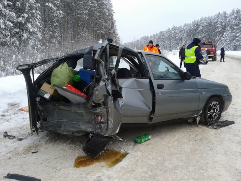 19-летний пассажир пострадал при столкновении ВАЗа и грузовика Scania