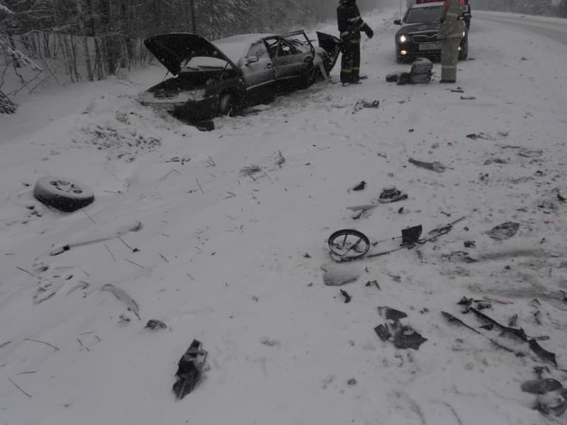 "Десятка" врезалась в BMW X5 на трассе Киров - Пермь