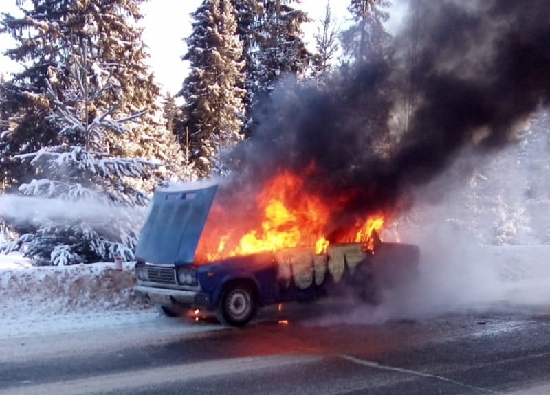 На трассе Киров - Вятские Поляны загорелась «Семерка»