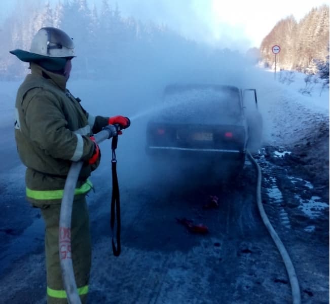 На трассе Киров - Вятские Поляны загорелась «Семерка»