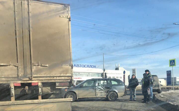 Авария у Ганинского поворота: грузовик уходил от столкновения