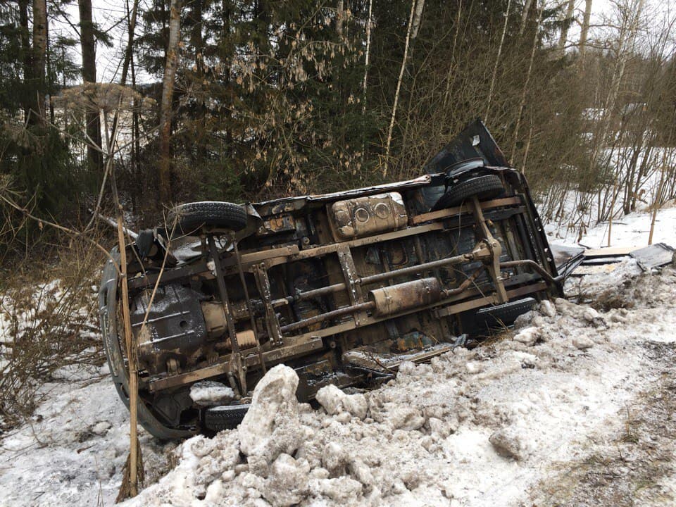 На трассе Киров - Зуевка фургон сгорел после столкновения с Kia