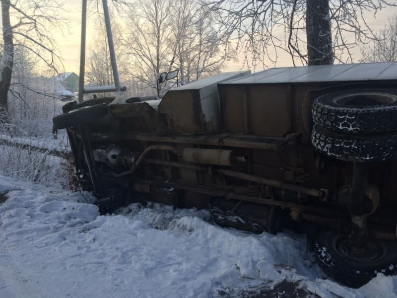 В Мурашах ГАЗ упал на забор
