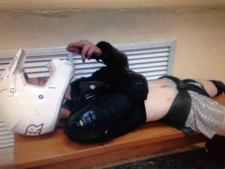 Пьяный мотоциклист протаранил машину на АЗС