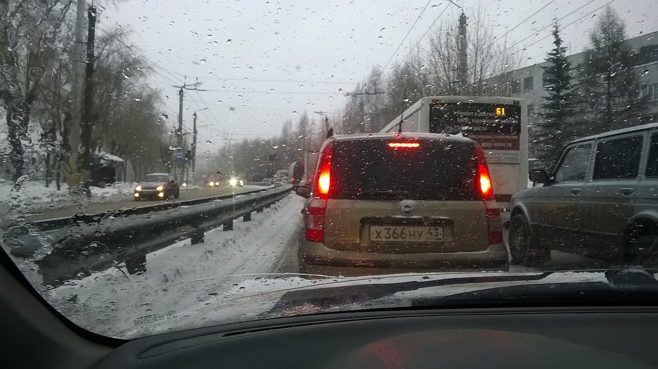 Производственная вновь встала из-за небольшого ДТП