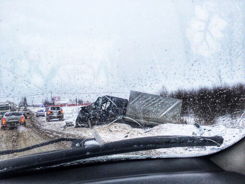 В Прошино «Газель» протаранила Renault Duster