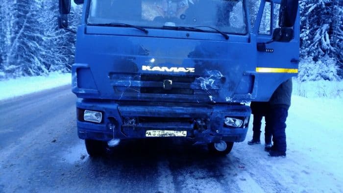 В Сунском районе “Приора” столкнулась с грузовиком: два человека погибли