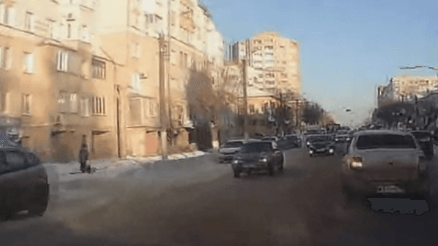 На улице Ленина водитель чудом избежал аварии