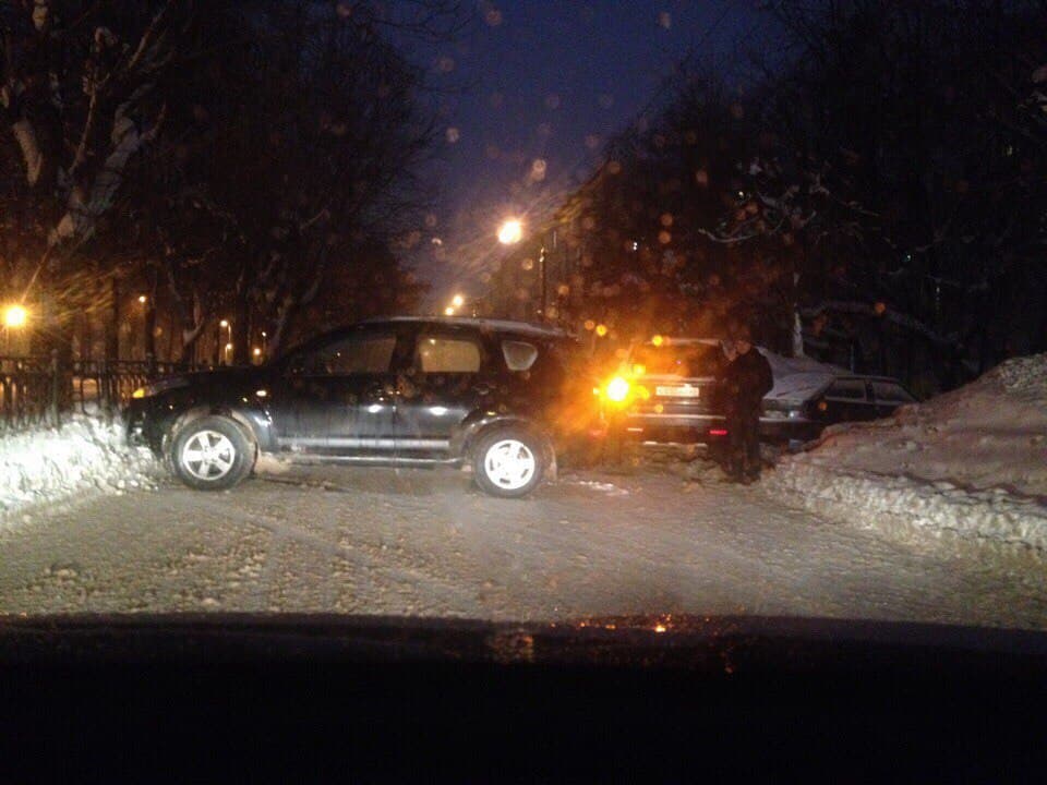 Октябрьский проспект перекрыт из-за аварии