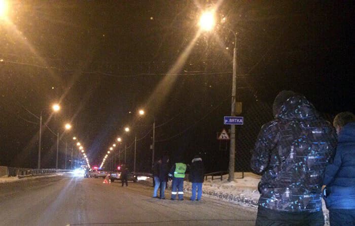 На Старом мосту машина ДПС сбила мужчину