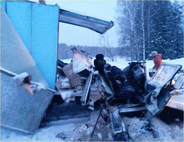 На трассе  при столкновении «Вольво» с «Газелью» погиб водитель