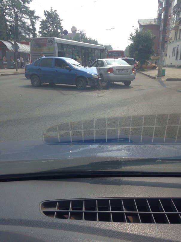 У «Октября» Kalina въехала в Volkswagen