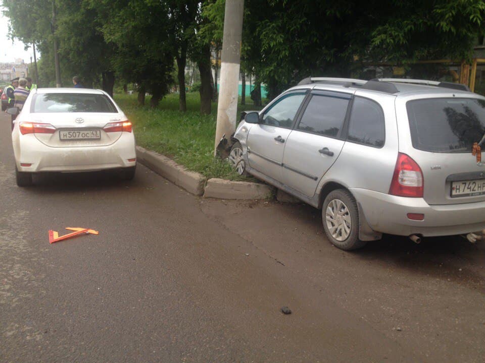 На Ленина «Королла» врезалась в Lada Kalina
