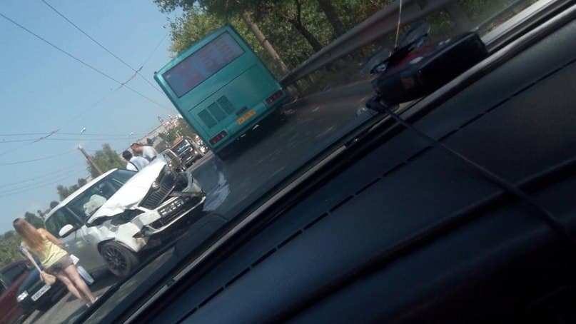 Движения нет. ДТП на путепроводе заблокировало Луганскую