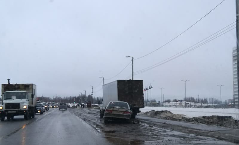 На Московской возле Metro Lada залетела под «Газель»