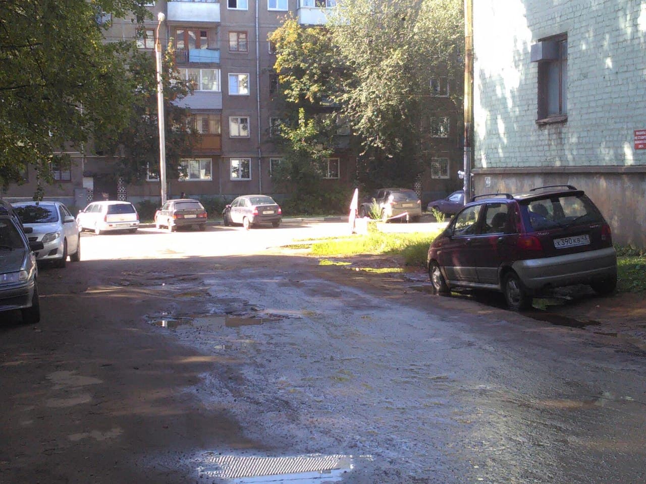 Улицу Некрасова в объезд по дворам. Жильцы домов строят баррикады