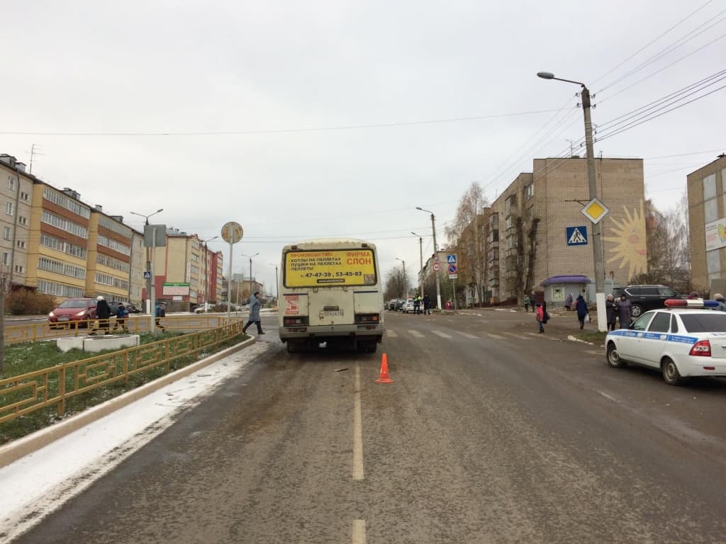 В Радужном в ДТП с автобусом пострадали 4 человека