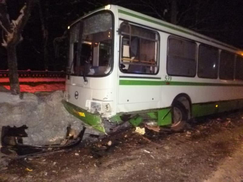 В столкновении с автобусом у «Простора» погиб водитель Volkswagen Polo