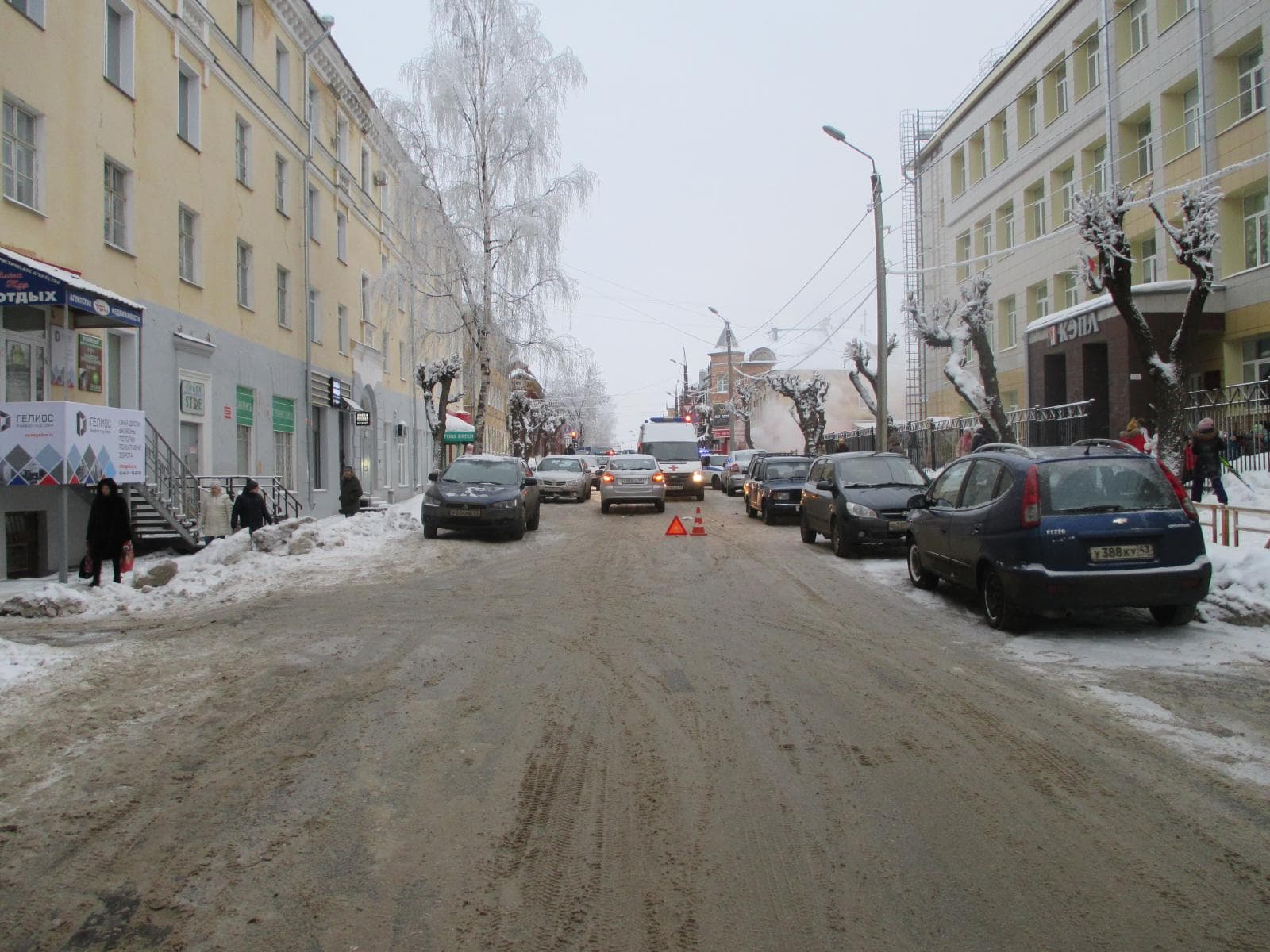 На Свободы 12-летняя девочка попала под колёса машины