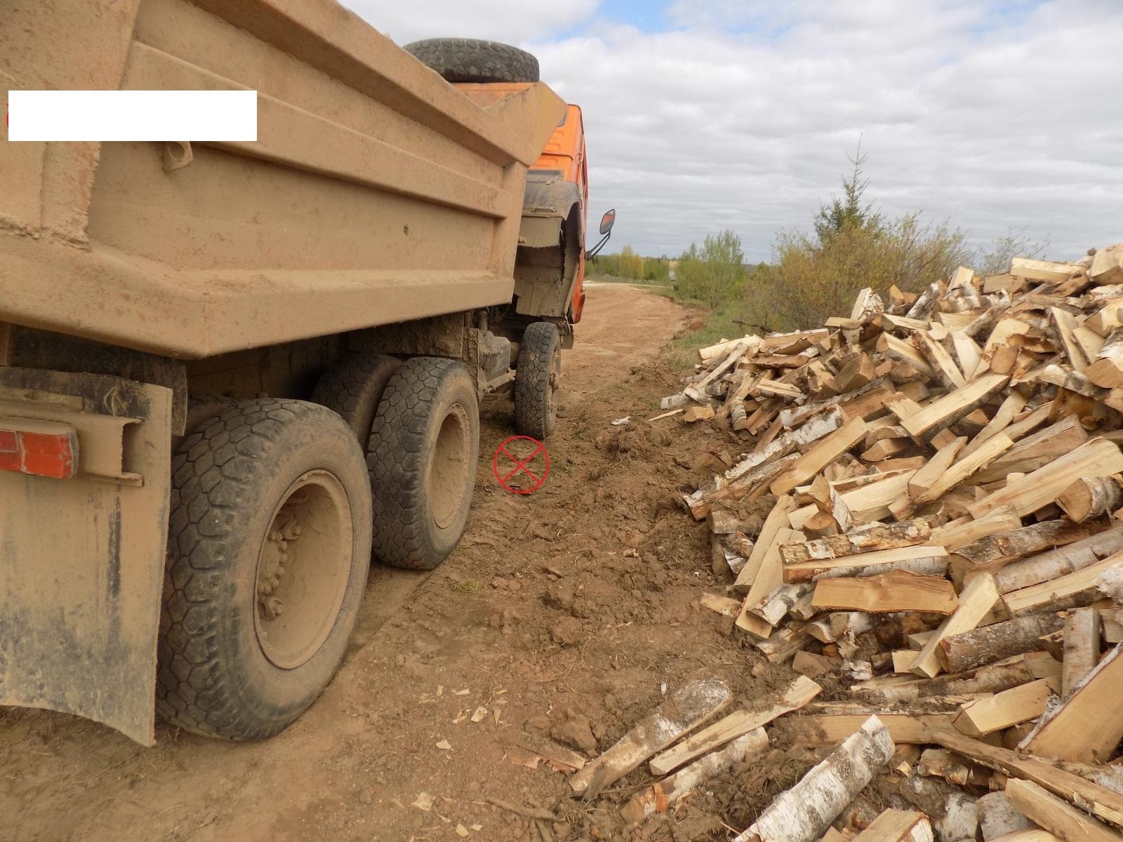 В Уржумском районе водитель «Камаза» задавил напарника