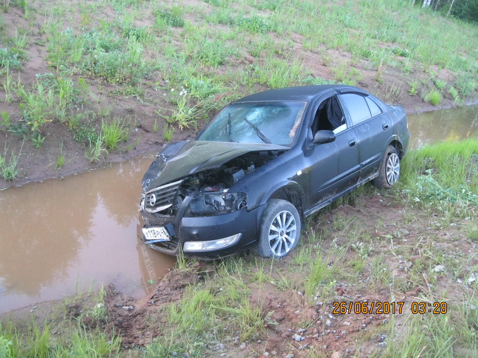 На трассе Киров - Фалёнки столкнулись 2 иномарки