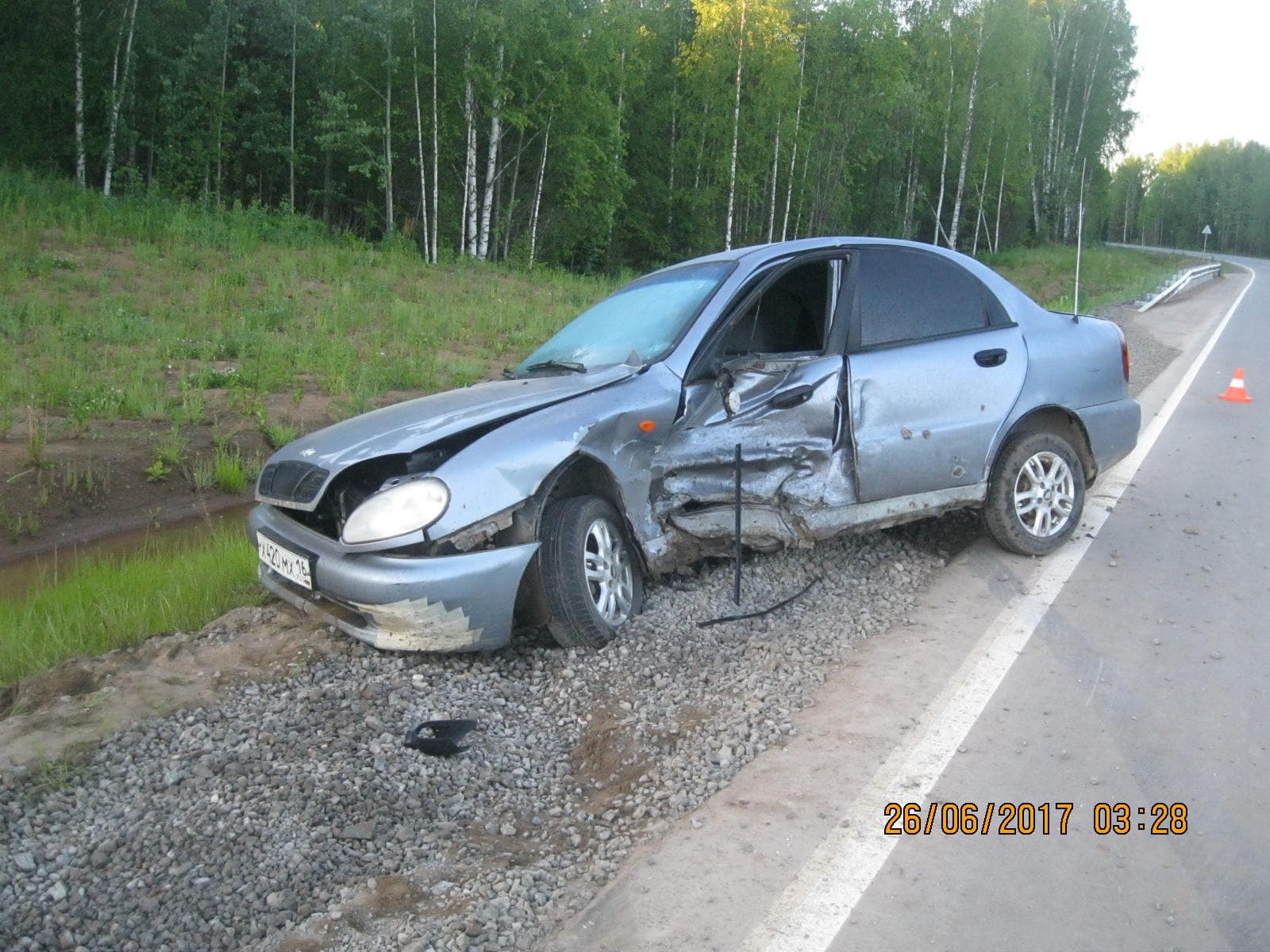 На трассе Киров - Фалёнки столкнулись 2 иномарки