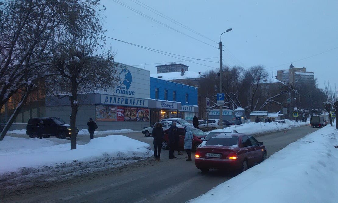 Улица Чапаева перекрыта - столкнулись 3 машины