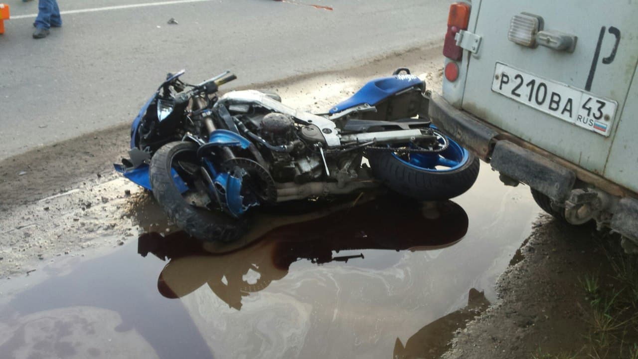 Один насмерть, второй «тяжелый». В Чепецке столкнулись мотоцикл и «Ока»