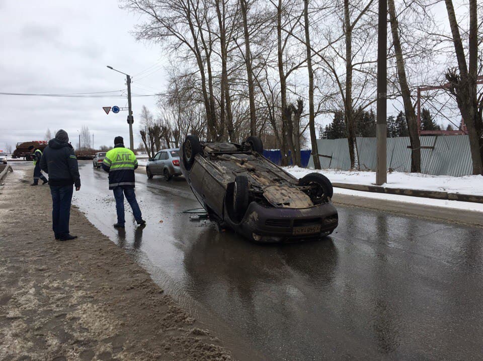 На Производственной перевернулась Skoda