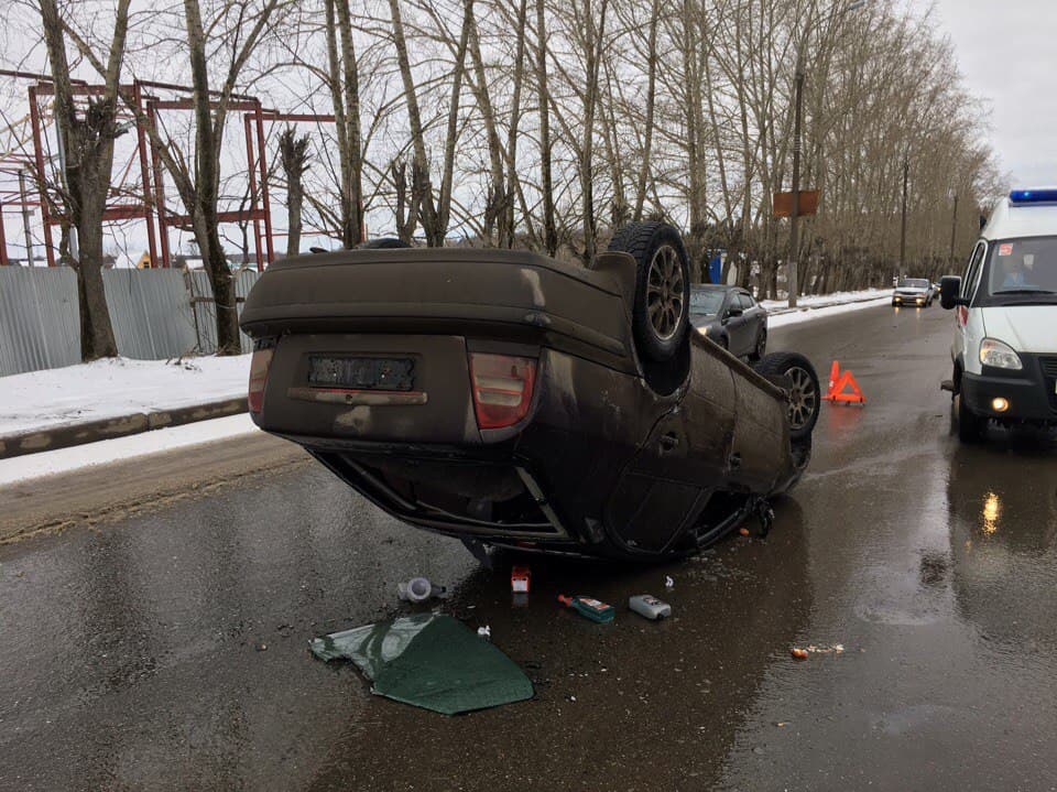 На Производственной перевернулась Skoda