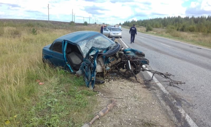 «Отказник» на «десятке» врезался в Land Cruiser