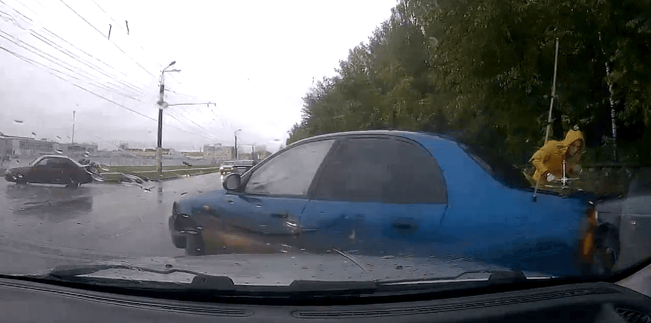 Хотел влезть, да не на того напал - ДТП на Щорса