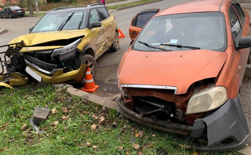 В ДТП с двумя иномарками на Октябрьском проспекте пострадал 6-летний ребенок в Кирове