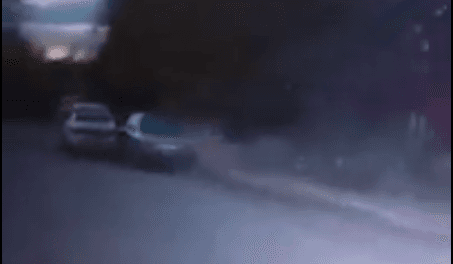 Гонщик на Audi повредил чужую машину и уехал