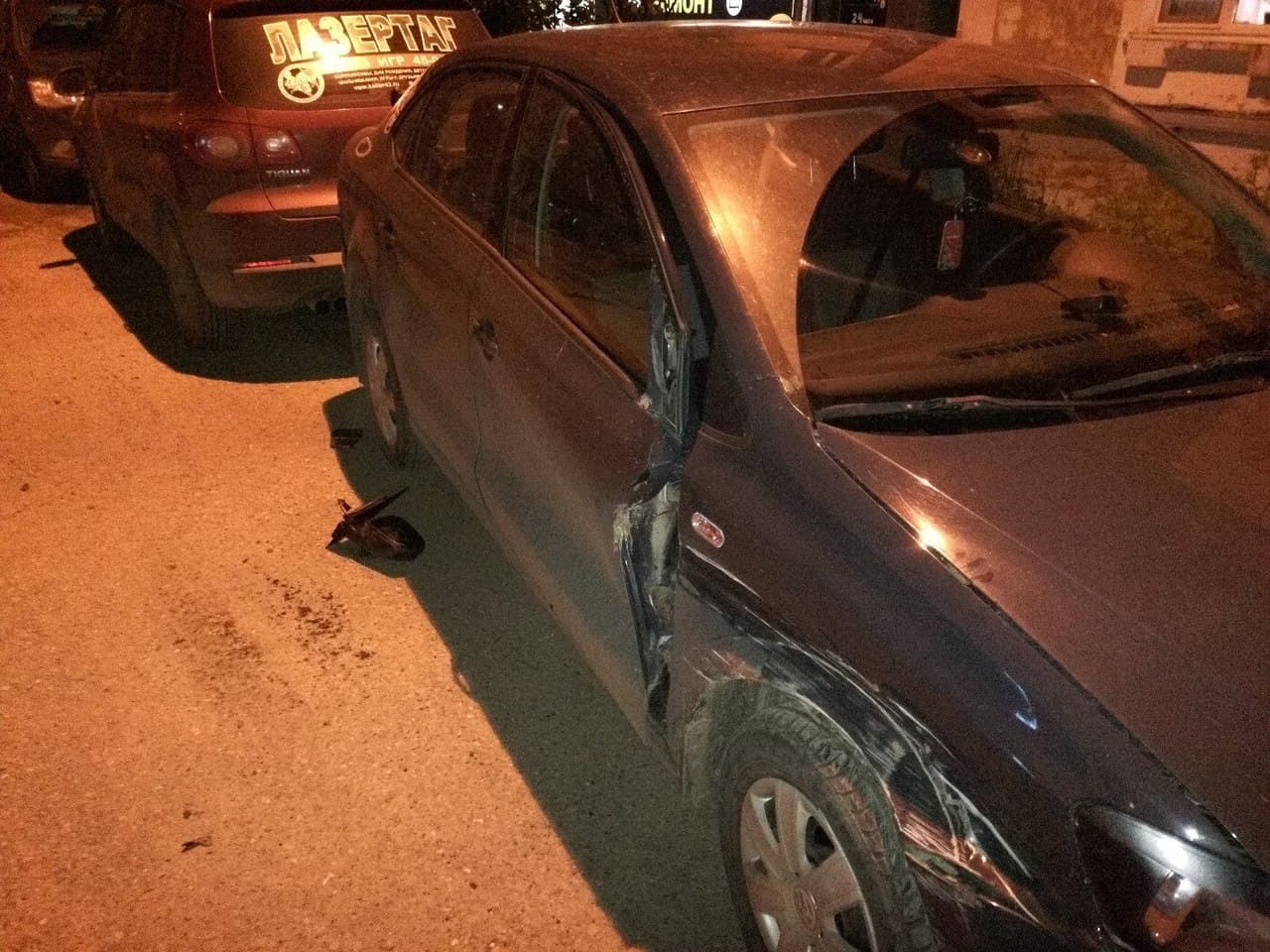 На Филейке фургон повредил 3 машины и уехал