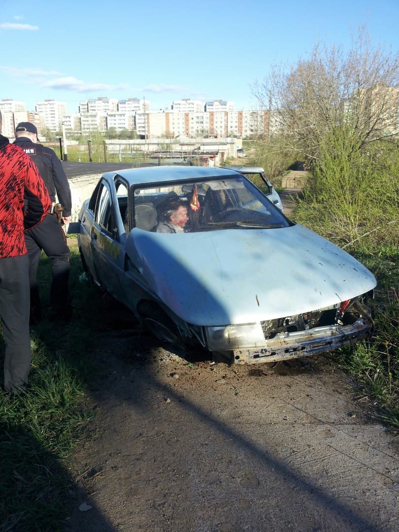Возможно уснул! В Чепецке перевернулся автомобиль такси