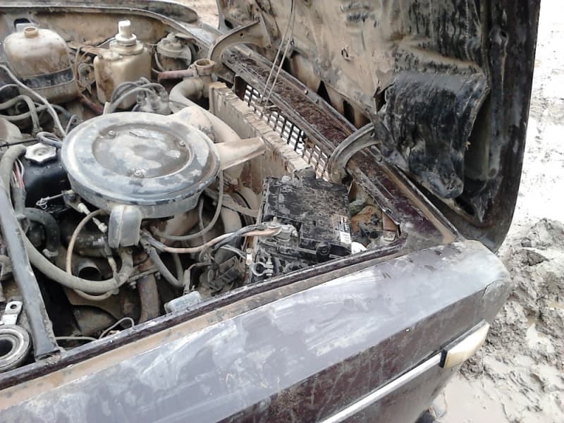 В Малмыжском районе загорелся буксующий в грязи ВАЗ