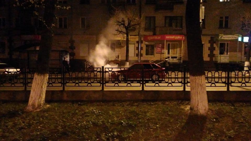 На Октябрьском проспекте загорелся ВАЗ
