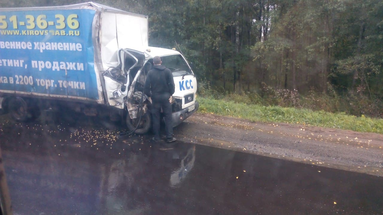 В Верхошижемье грузовик врезался в рейсовый автобус