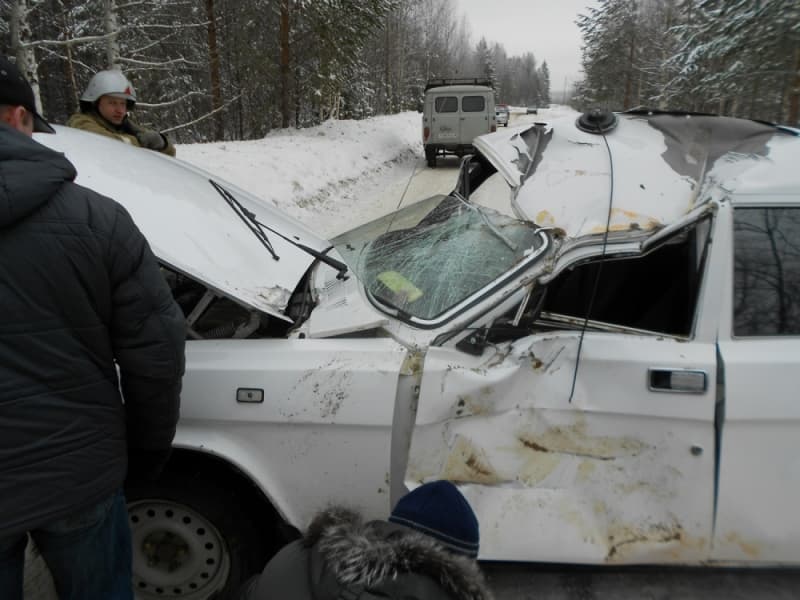 «Волга» не смогла остановиться перед «Камазом»