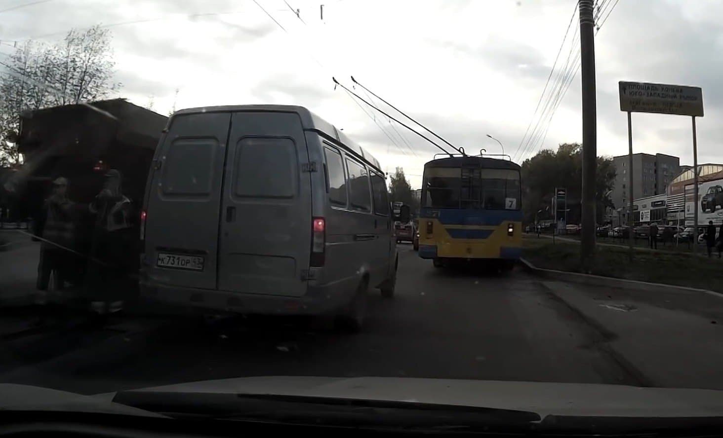 Брусчатка не понадобилась: проблемный участок на Воровского ремонтируют