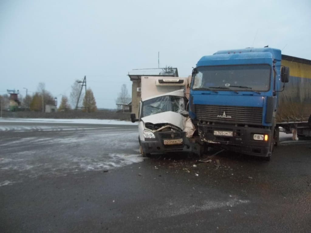На въезде в Яранск столкнулись «Газель» и МАЗ
