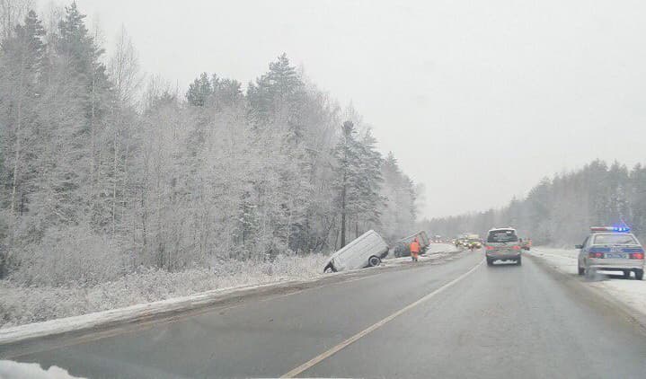 На подъезде к Кирову лоб в лоб столкнулись две «Газели»