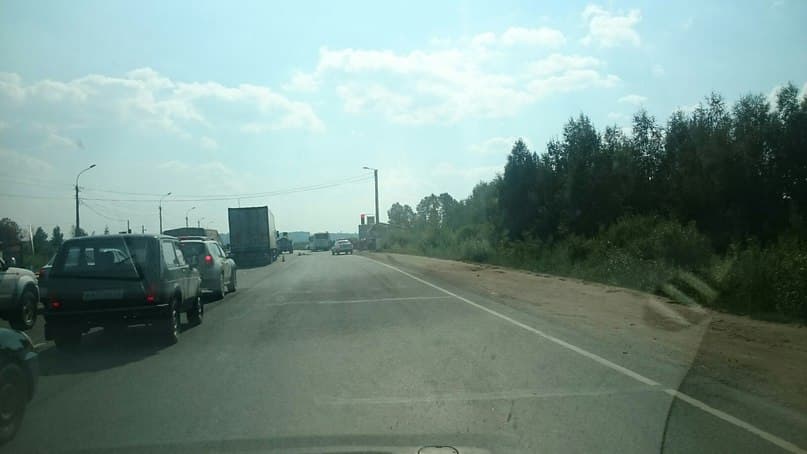 ГАЗ вытолкнул Kia на остановку в Гнусино