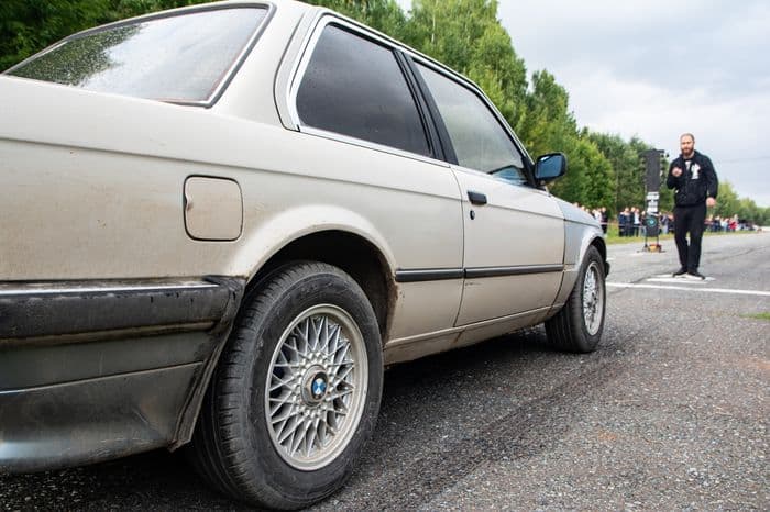 Много дыма и жжёной резины: в Кирове прошел второй этап гонок на 201 метр