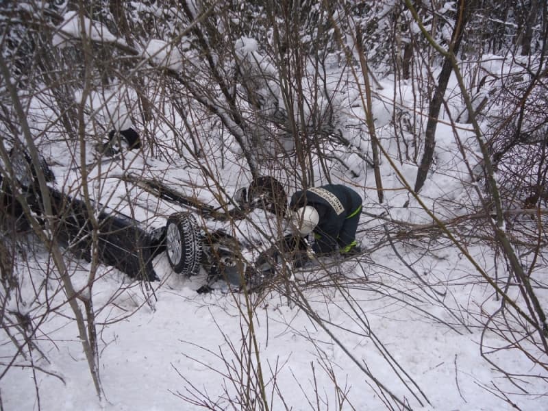 Две женщины на Lada Granta опрокинулись в кювет