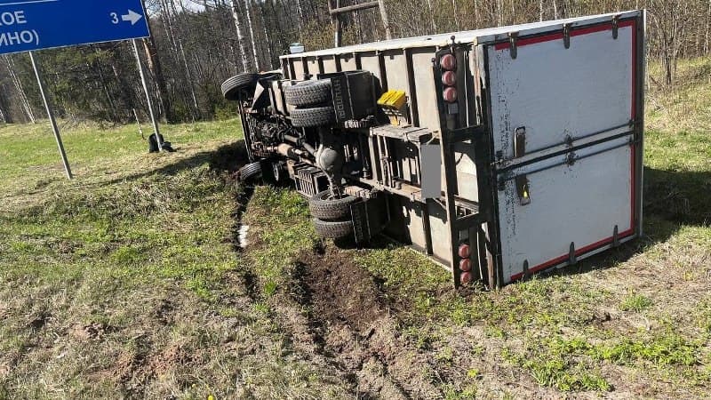 Смертельное ДТП в Шабалинском районе: грузовик опрокинулся в кювет
