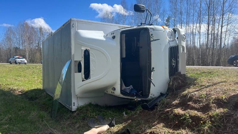 Смертельное ДТП в Шабалинском районе: грузовик опрокинулся в кювет