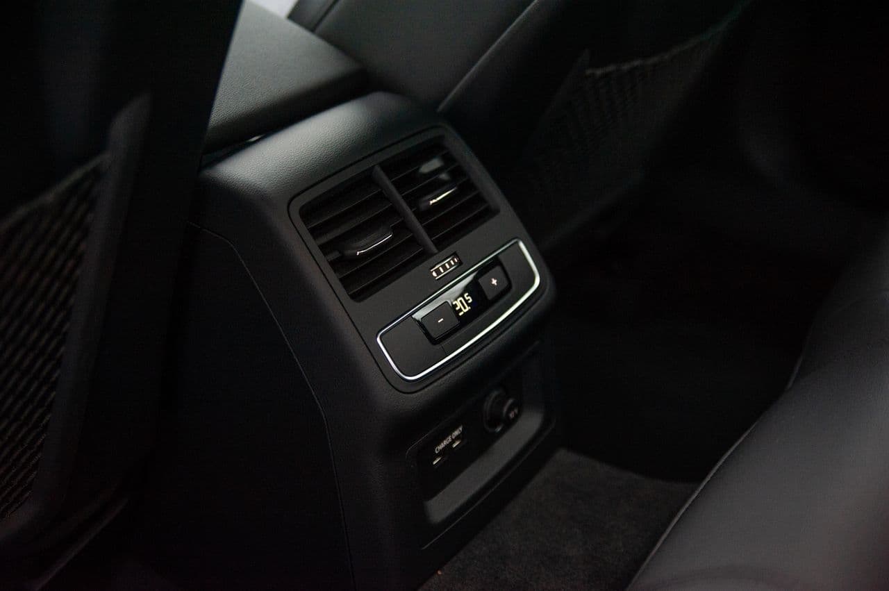 «Пристегнись, я стартую»: тест-драйв обновлённого AUDI A4 2020 