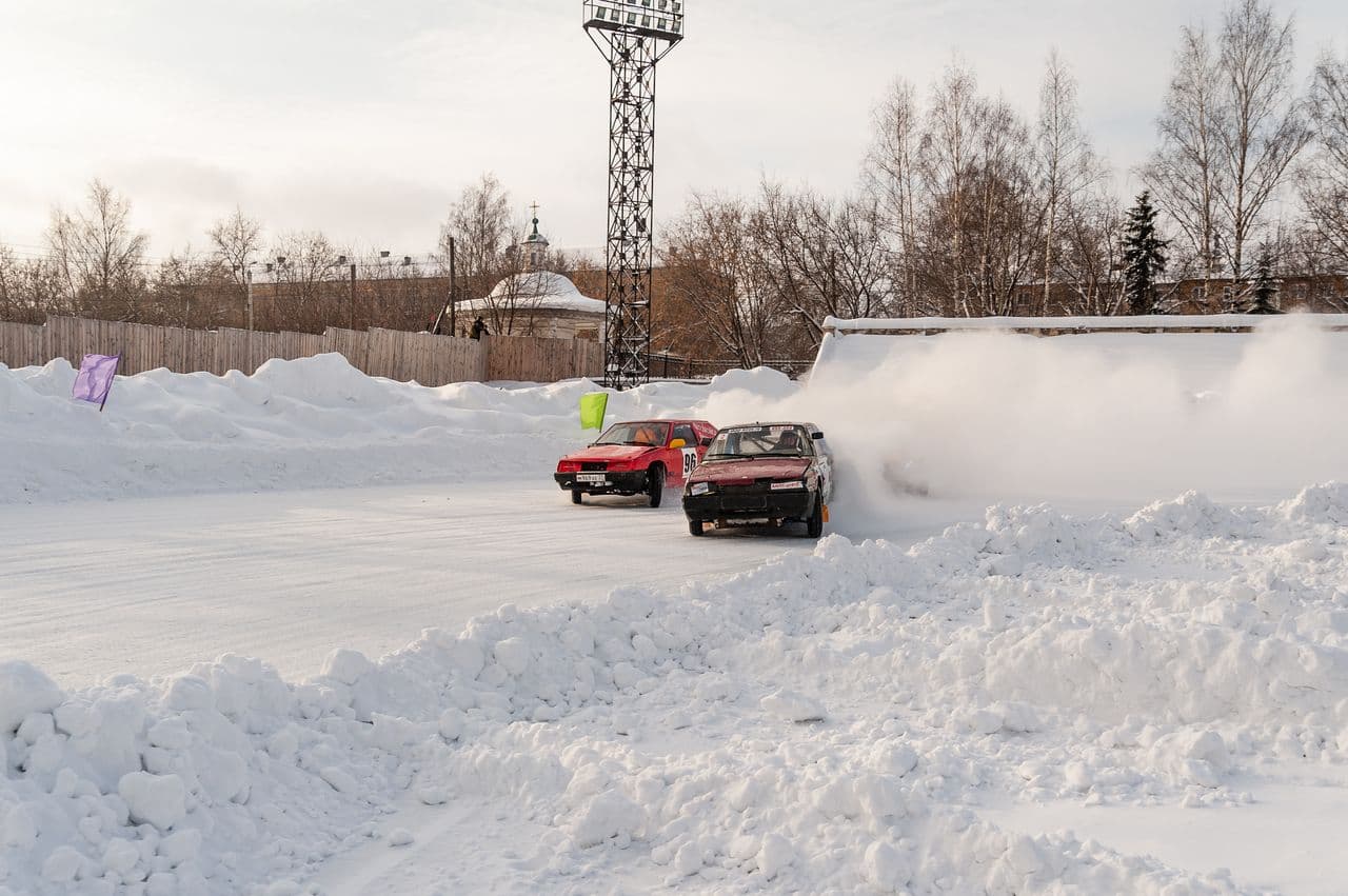 Разбитые тачки в сугробах и снежный буран: как прошли заезды в Слободском